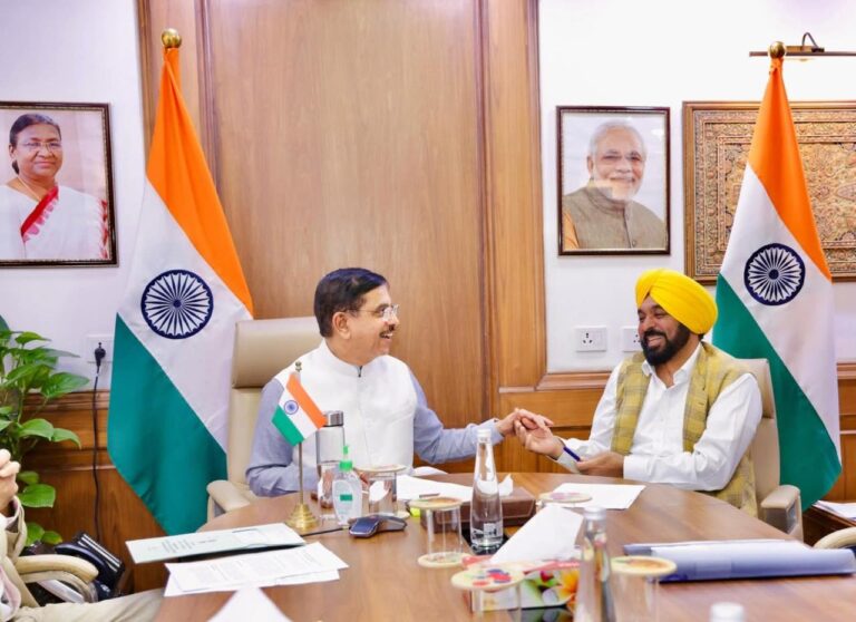 ਕਿਸਾਨਾਂ ਲਈ ਵੱਡੀ ਰਾਹਤ; ਪੰਜਾਬ ਦੇ ਗੋਦਾਮਾਂ ‘ਚ ਪਏ 155 ਲੱਖ ਮੀਟ੍ਰਿਕ ਟਨ ਚੌਲ ਅਤੇ ਕਣਕ ਦੇ ਸਟਾਕ ਦੀ ਲਿਫਟਿੰਗ ਲਈ ਵਿਸ਼ੇਸ਼ ਰੇਲ ਗੱਡੀਆਂ ਚਲਾਈਆਂ ਜਾਣਗੀਆਂ: CM ਭਗਵੰਤ ਮਾਨ   