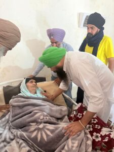 MP ਮਲਵਿੰਦਰ ਸਿੰਘ ਕੰਗ ਨੇ ਭਾਈ ਜਗਤਾਰ ਸਿੰਘ ਹਵਾਰਾ ਦੀ ਮਾਤਾ ਨਾਲ ਕੀਤੀ ਮੁਲਾਕਾਤ, ਸਿਹਤ ਦਾ ਜਾਣਿਆ ਹਾਲ-ਚਾਲ
