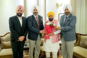 ‘ਆਪ’ ‘ਚ ਸ਼ਾਮਲ ਹੋਏ Ghumman Brothers, CM MANN ਨੇ ਪਾਰਟੀ ‘ਚ ਕਰਾਇਆ ਸ਼ਾਮਲ