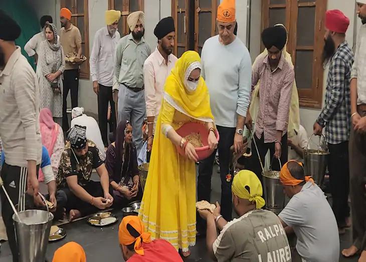 ਸ੍ਰੀ ਦਰਬਾਰ ਸਾਹਿਬ ਵਿਖੇ ਨਤਮਸਤਕ ਹੋਏ ਬਾਲੀਵੁੱਡ ਅਦਾਕਾਰਾ ਪ੍ਰੀਤੀ ਜ਼ਿੰਟਾ, ਲੰਗਰ ਹਾਲ ‘ਚ ਨਿਭਾਈ ਸੇਵਾ