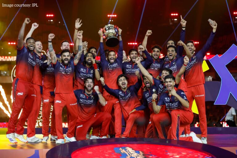 IPL🏏’ਚ ਲਗਾਤਾਰ ਦੂਸਰੀ ਵਾਰ🏆ਚੈਂਪੀਅਨ ਬਣੀ ਬੈਂਗਲੁਰੂ, ਗੁਜਰਾਤ ਨੂੰ 5 ਵਿਕਟਾਂ ਨਾਲ ਹਰਾ ਕੇ ਜਿੱਤਿਆ ਖਿਤਾਬ